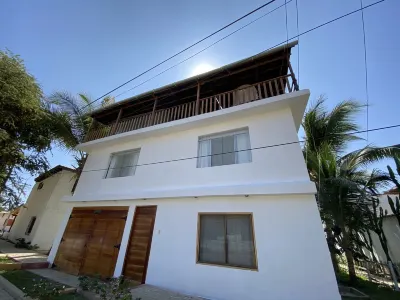 Punta Sal Beach house, WiFi, 1st floor+Grill Hotels in 