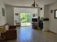 Rez de Jardin D'une Ancienne Maison de Vigneron Provençal