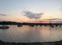 2-bedroom home along Riverfront in Serene Shipoke community of Harrisburg, PA Các khách sạn ở Harrisburg