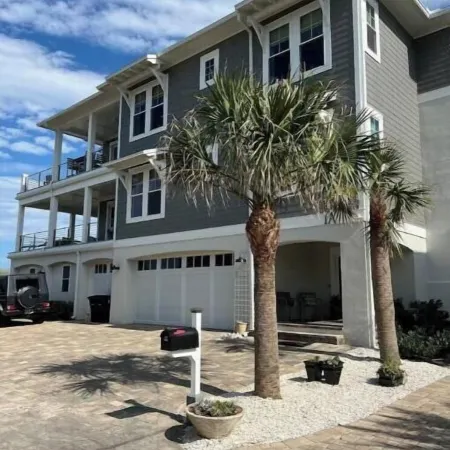 The BEACH HOUSE at the Pier