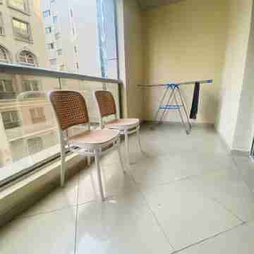 Spacious 3bhk Appartment with huge balcony 5min to metro , heart of the city! Others