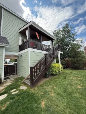 Birds Nest, Only blocks to downtown Snohomish