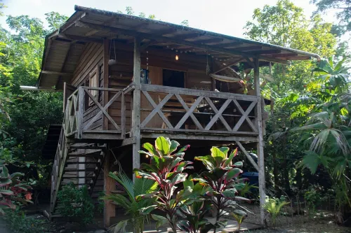 Beautiful cabin in the beachfront, perfect to explore jungle and sea. Full relax Hotels in Nuqui