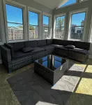 Modern Suburban Oasis- 14 guest House. Family Friendly!