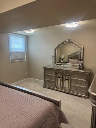 Charming 1-bedroom house in Germantown with AC, WiFi Отели рядом с достопримечательностью «Monkey Joe's Germantown»