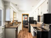 Spacious 4-bedroom house, Fenced Yard, Central Denver & Boulder Hotels in Sherrelwood