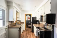 Spacious 4-bedroom house, Fenced Yard, Central Denver & Boulder