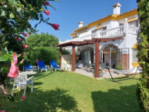 Precioso chalet frente al mar y cerca de campos de golf