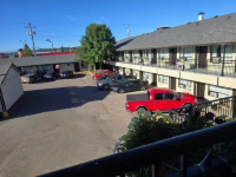 Camelot Court Motel