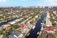 SOL HAUS Waterfront + Heated Saltwater Pool/Spa