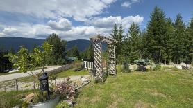 Cozy Country Retreat at the Baker Ranch. Pet Friendly with a Pet Fee. Lake View.
