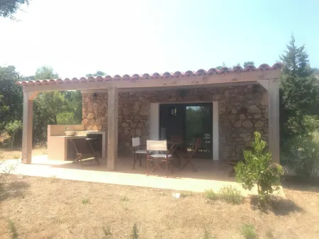 Porto Vecchio Self-contained studio 1 min. walk from the beach Отели в г. Сент-Люси де Порто-Векшио