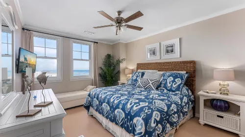 Infinity-Edge Pool and Ocean Views - Stunning Penthouse Retreat