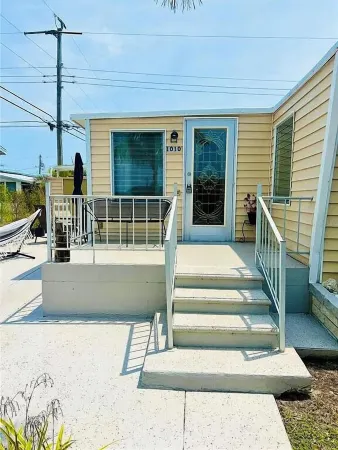 Cozy retreat, near some of the best Florida beaches!