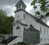 1 room cabin Fern Creek Cabins @ New River Gorge White Water Hiking Hot tub.