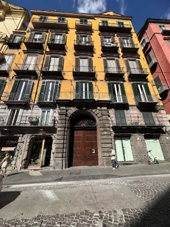 La Bella Napoli B&B Отели рядом с достопримечательностью «Via Caracciolo e Lungomare di Napoli»