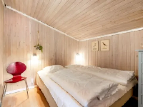 "Ellie" - 500m from the sea