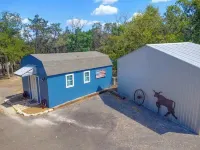 Casa del Avion and Casa Coop