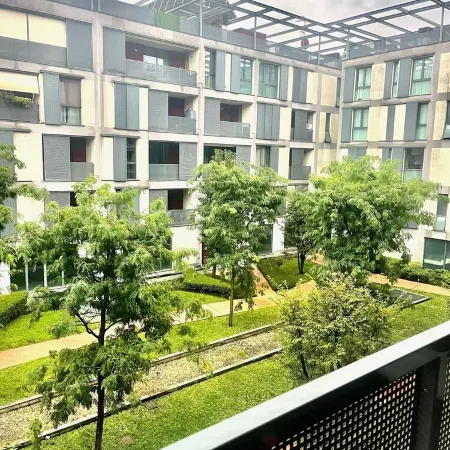 Close to downtown Como, free parking. Convenient for Switzerland.