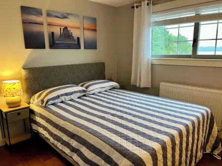 Enjoy coffee & sunrise on the fabulous waterfront porch at a Harpswell retreat!