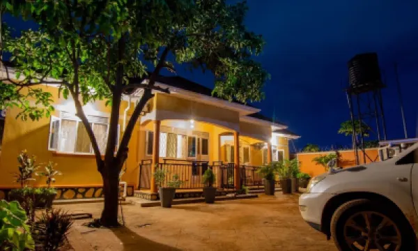 Urban Oasis Located at Kyebando Nsooba Hotel a 