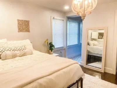Gorgeous, Fully Remodeled Open Floor-Plan! Hotels near Wired For Less
