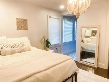 Gorgeous, Fully Remodeled Open Floor-Plan! Отели в г. Понтиак