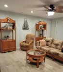 Cast Away - 2 Bedroom Bungalow with Hot Tub