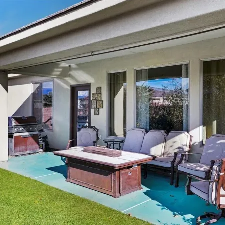 Elegant and spacious home perfectly located to National Parks and more