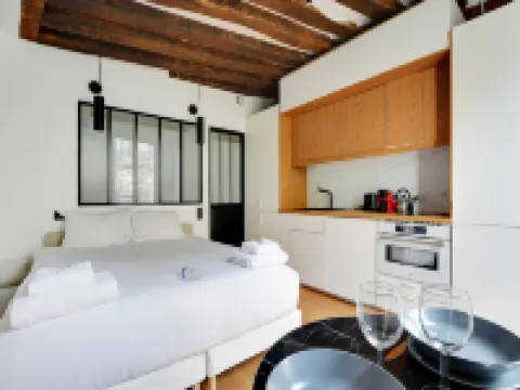New Studio for 2 People - le Marais