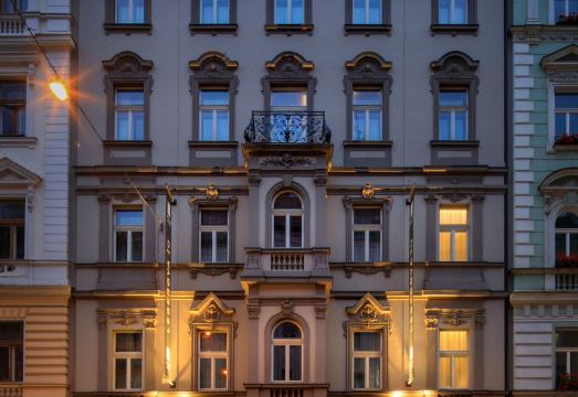 1. 애비뉴 레재로바..