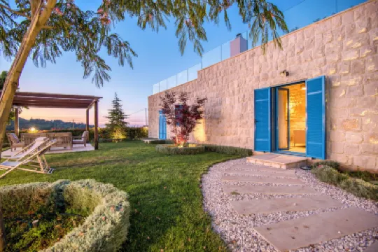 Red Oak House With Garden & Terrace in Assia, Batroun Hotels in 