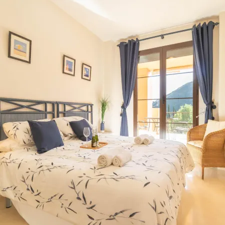 Premium apartment in Benahavis with balcony