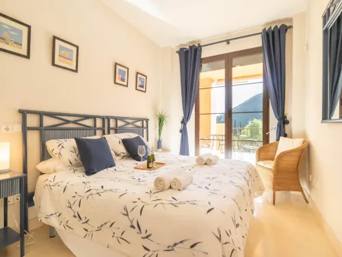 Premium apartment in Benahavis with balcony
