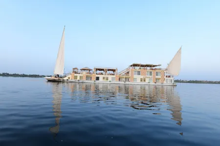 Azhar Dahabiya luxury suites Отели рядом с достопримечательностью «Темпл оф Кнум»