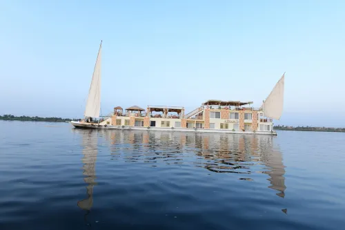 Azhar Dahabiya luxury suites Hotels in Esna