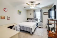 4 Mi to Brandon Exchange: Resort-style Townhome!