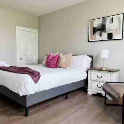 Casa de Color - 2BR/1BA Townhome near Downtown Rooms