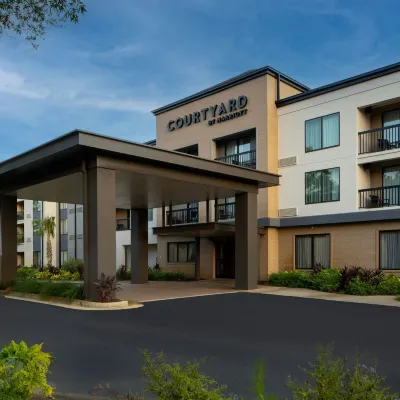 Courtyard Gulf Shores Craft Farms Отели рядом с достопримечательностью «Парк аттракционов Waterville USA»