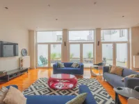Chambres Cosy dans Une Grande maison Hotels near Metro Etangs Noirs