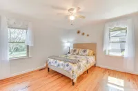 1 Mi to Dwtn Shops and Dining Spacious Family Home - WiFi