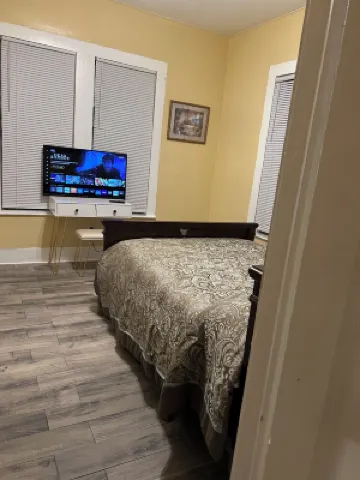 Superb 4-bedroom house with Central Air and Heat 15 minutes from Motiva Refinery