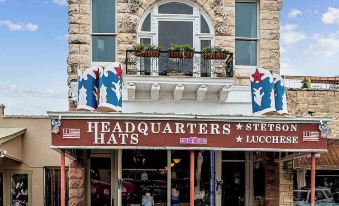 The Bank on Main St - Luxury Historic Suite on Main Street!