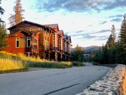 3bd/2.5bth Townhome w/attached garage + Arcade game - Walk to free bus stop