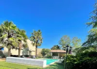 Les Trois cèdres Hotels in Virson