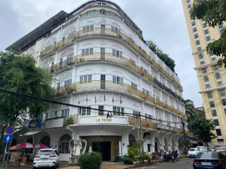 Le Hotel Hotel Phnom Penh Отели рядом с достопримечательностью «Hong Kong Land»