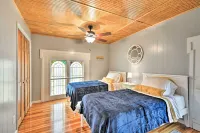 Lisle Apt: Fireplace & Stained Glass Windows! - Pools