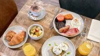 CBH Beach House Hotel - breakfast