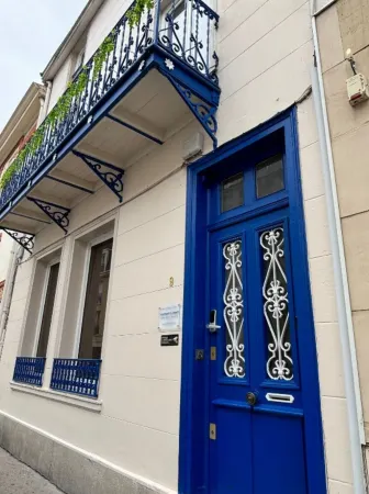 House 6 bedroom champagne residence