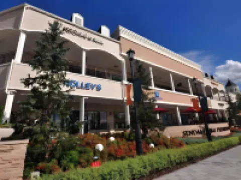 Hotel Green Arbor Hotel berhampiran Sendai International Center